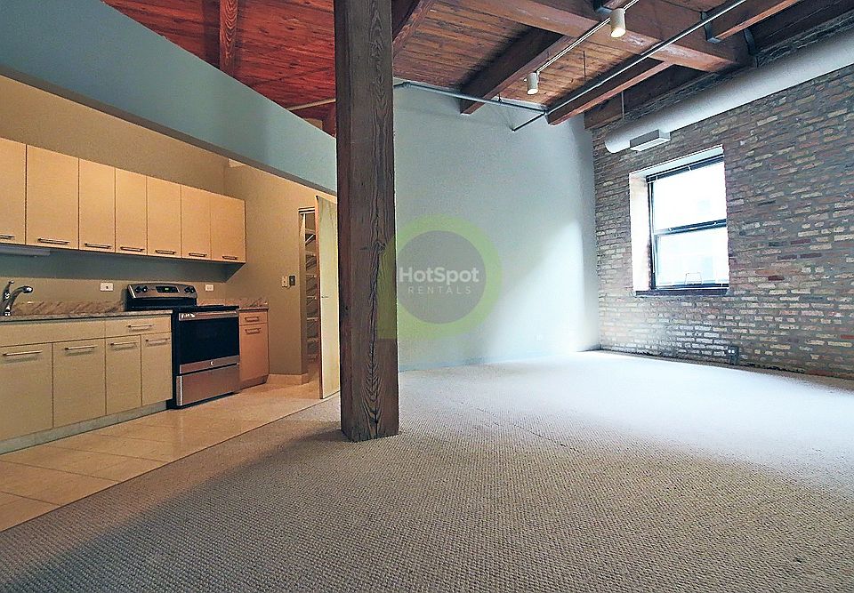 1st image of 925 W Huron 1/1 Den