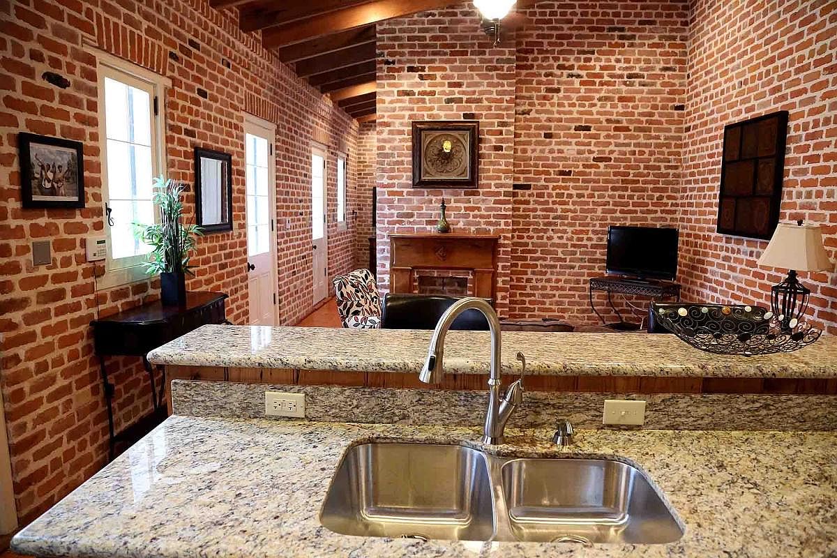 1027 Chartres St APT G, New Orleans, LA 70116 Zillow