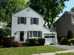 88 Surrey Ln, River Edge, NJ 07661