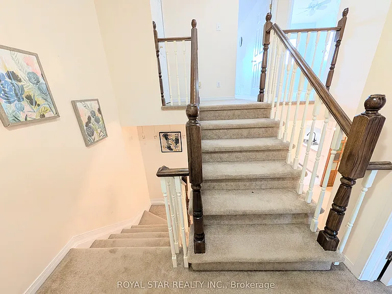 38 Springcreek Cres — Photo 12