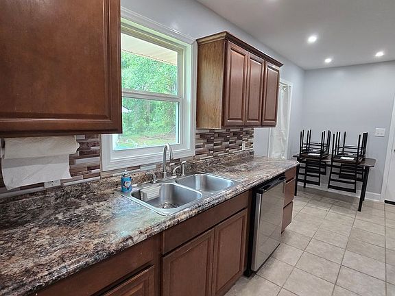 5th image of 2073 Seneca Dr
