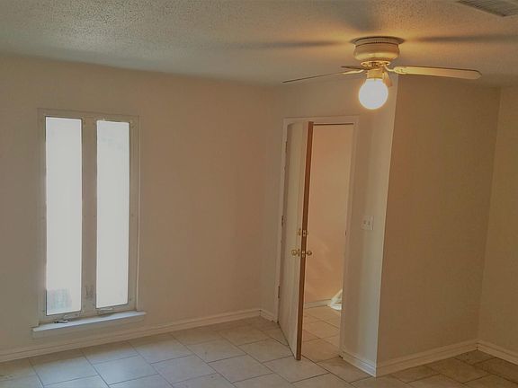 2nd image of 5708 N Palafox St Ste G