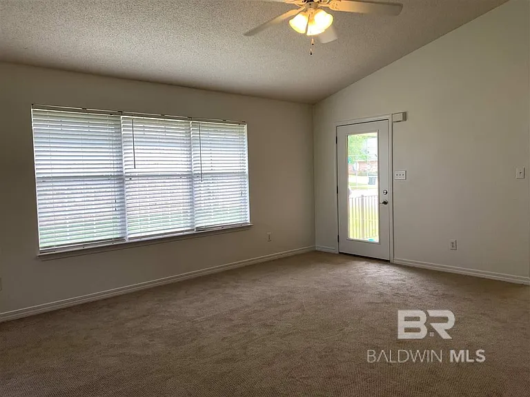 16215 Mansion St — Photo 5