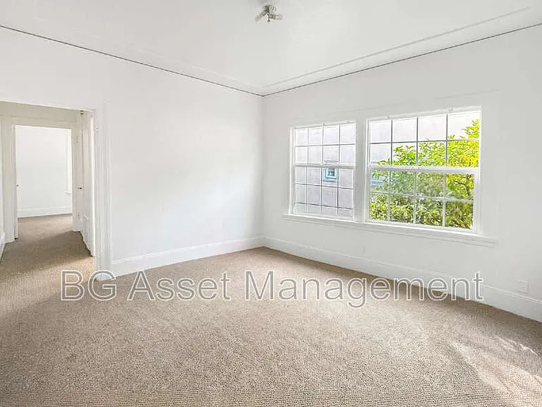 1000 E 33rd St #301 — Photo 8