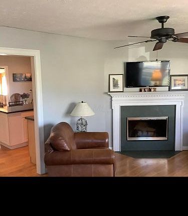 3rd image of 3507 Crandon St