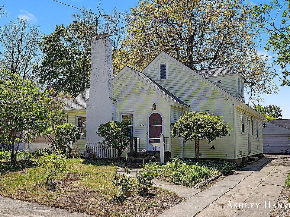 1st image of 912 Joslin St SE