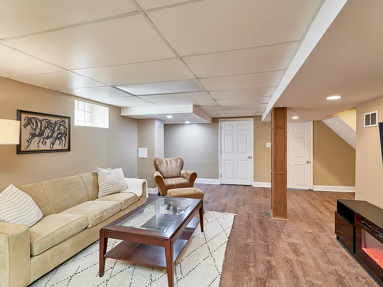 5210 Pernod Ave — Photo 39