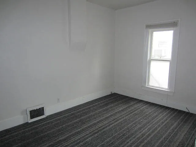 943 E Delmar St — Photo 8