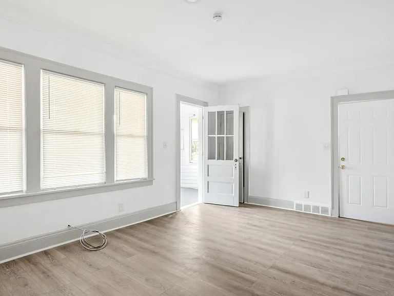 1554 Larchmont Rd #B — Photo 2