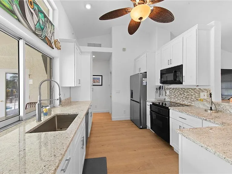 170 SW 52nd St — Photo 14
