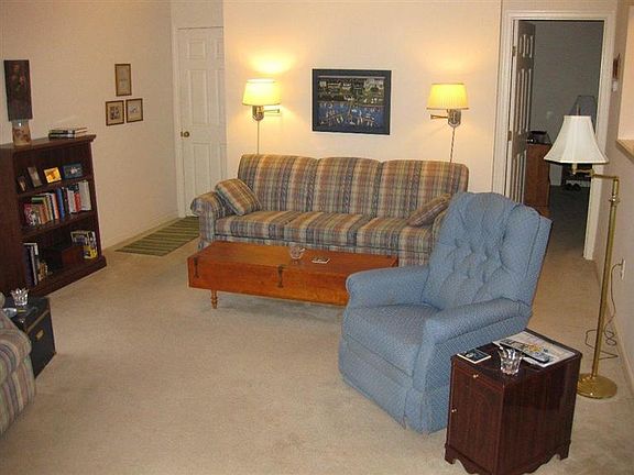 3rd image of 3579 Applewood Dr