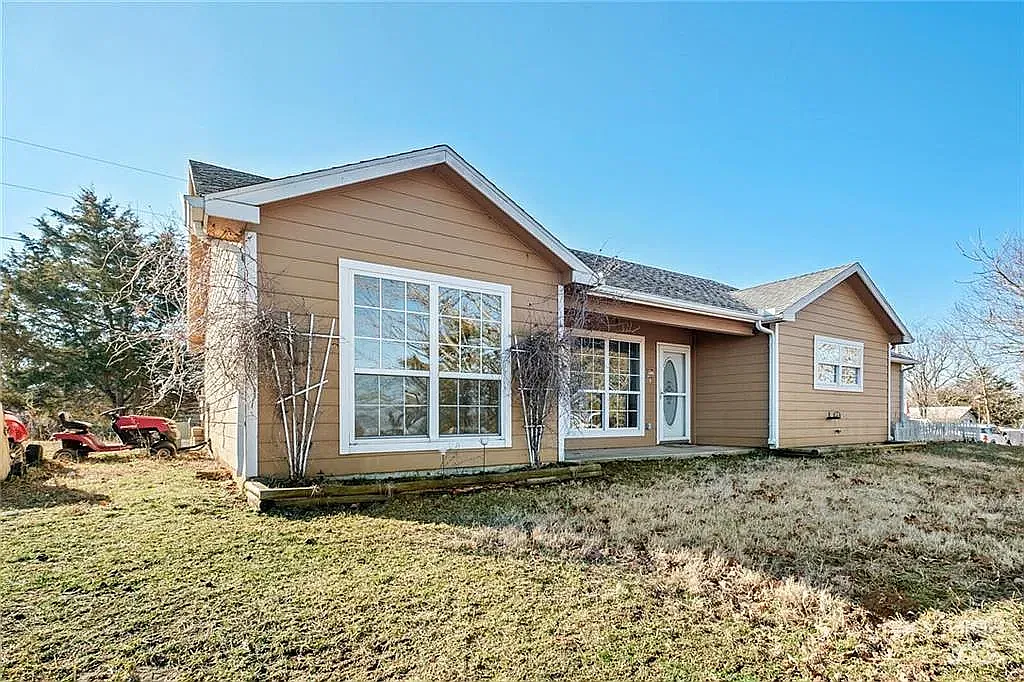 3 bed, $1,750 — Photo 2