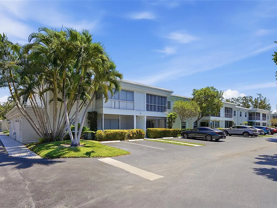6273 Bay Club Dr #2
