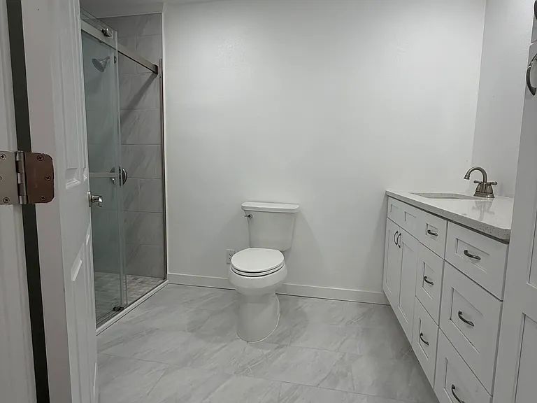 Hall Full Bathroom
