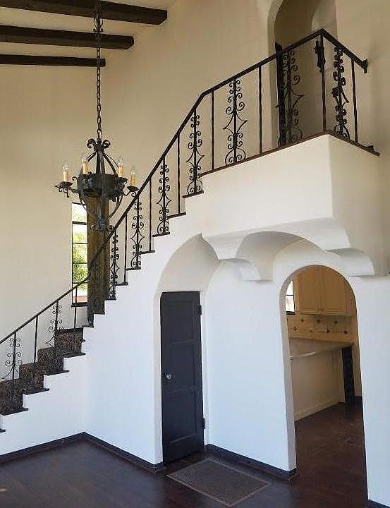 Historic Spanish Revival Apartment within walking distance to many restaurants and coffee shops in the University Heights/Normal Heights neighborhood.