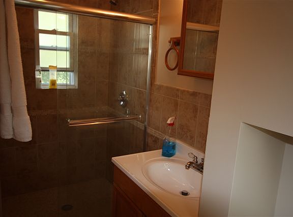 2nd image of 2024 N Wolcott Ave #2R