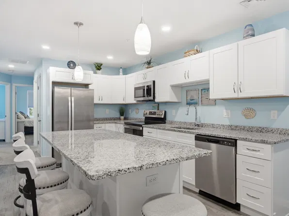 27 Ocean Walk Dr #206, Plymouth, MA 02360