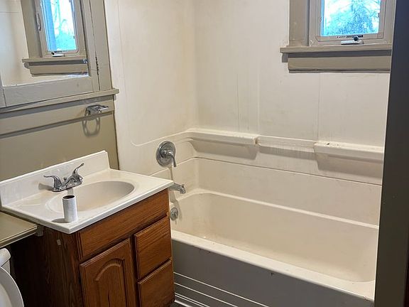 5th image of 806 McKinley St