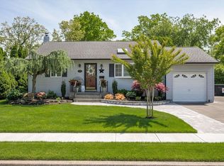 2280 Locust St, Merrick, NY 11566