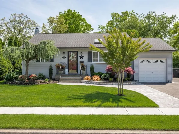 2280 Locust Street, Merrick, NY 11566