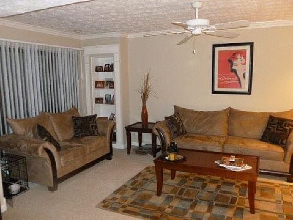 3rd image of 2624 Meadowlawn Dr SE
