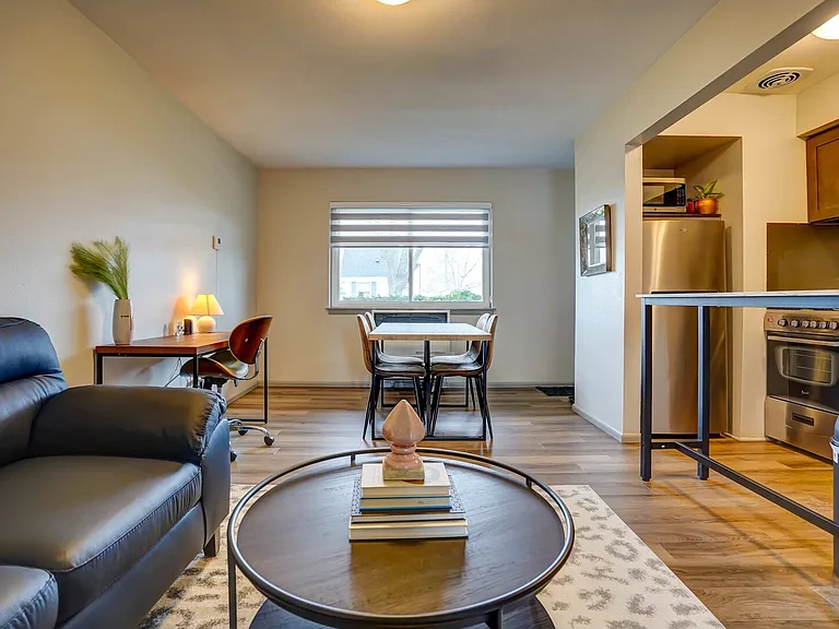 S 94th Pl — Photo 7