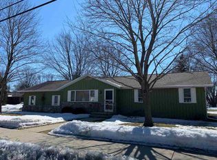 1013 E Airport Rd, Menasha, WI 54952