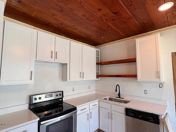 2nd image of 2442 Catherine St #1