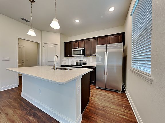 4th image of 383 Onate Cir