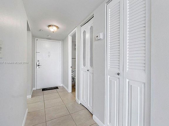 4th image of 1300 Saint Charles Pl #Penthouse 6