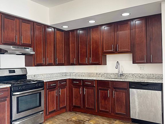 5th image of 190 Culver Ave Unit 306