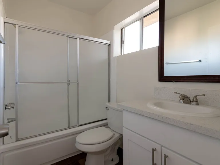 8123 - Sepulveda Apartments — Photo 23
