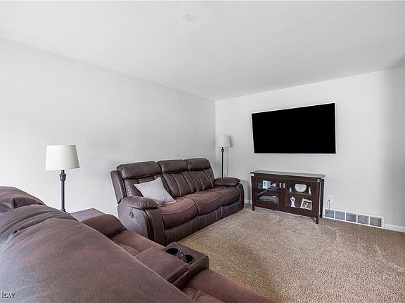 3rd image of 26444 Redwood Dr
