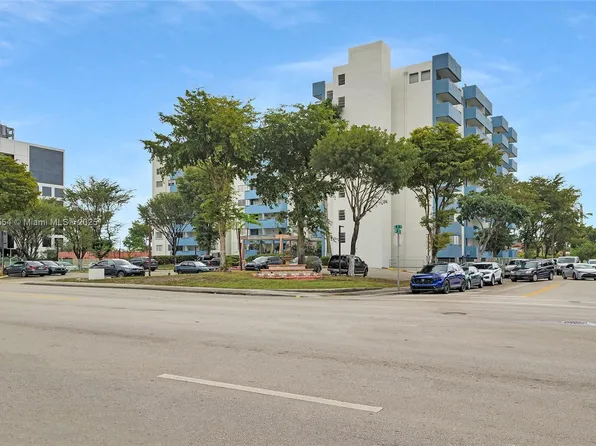 5050 NW 7th St APT 202, Miami, FL 33126