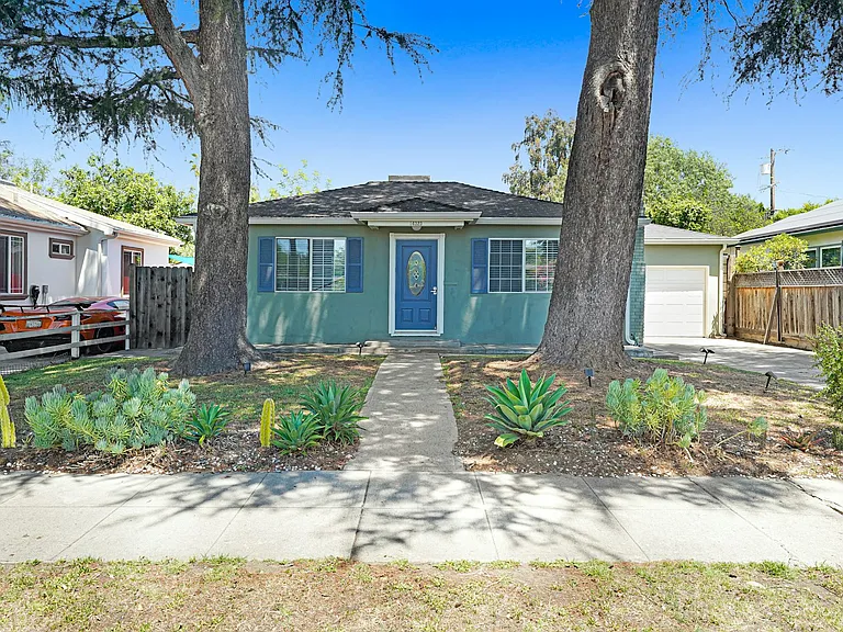 14323 Califa St — Photo 16