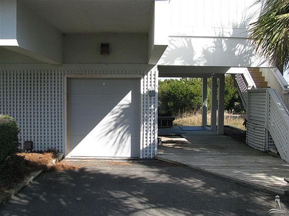 2nd image of 305 S Bald Head (Villa 18) Wynd