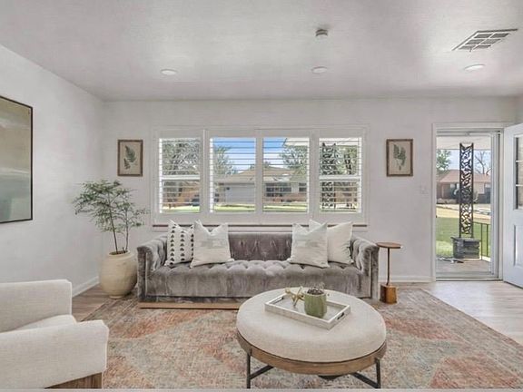 2nd image of 10407 Ridgeview Dr