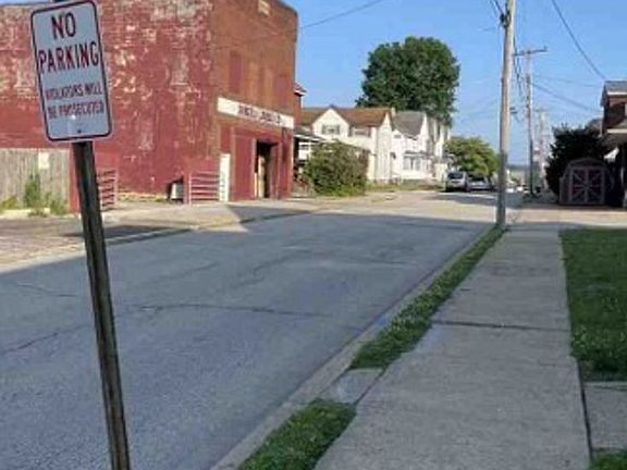 Exterior Neighborhood (street photo)