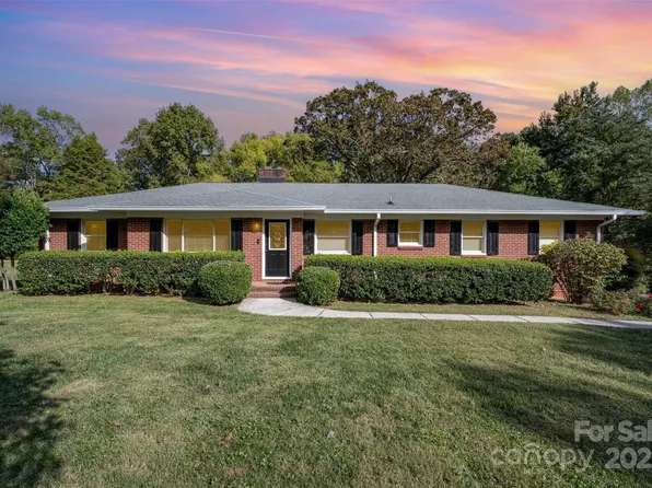 8608 Cedarbrook Dr, Charlotte, NC 28215