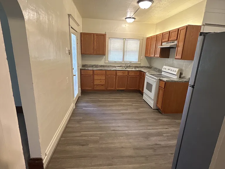 220 NW 4th St — Photo 6