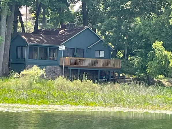 5010 S Lake Dr, Chelsea, MI 48118