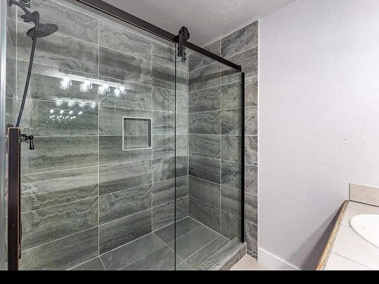 1309 E Glendale Ln — Photo 14
