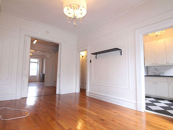 5th image of 488 Marion St #2