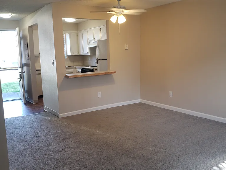 Sherwood Manor Apts — Photo 11