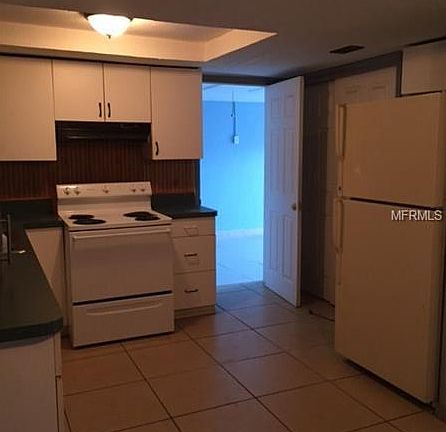 3rd image of 3818 Moog Rd