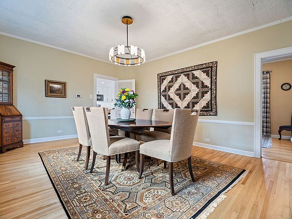 4th image of 325 Bel Air Dr