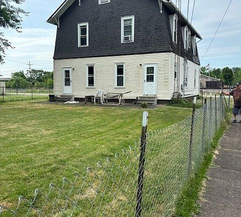 2nd image of 394-396 W Pennsylvania Ave
