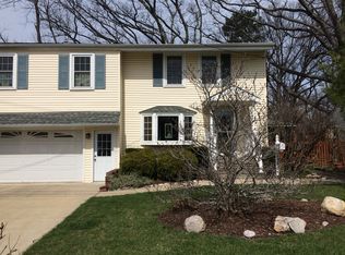 27414 W Oviatt Rd, Bay Village, OH 44140