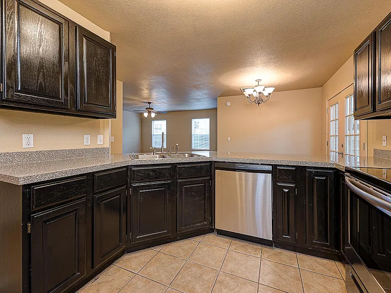 1729 N Willowbrook Dr — Photo 7