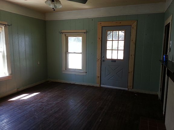 5th image of 219 Ash St